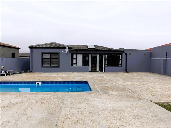 3 Bed House in Fairview Golf Estate