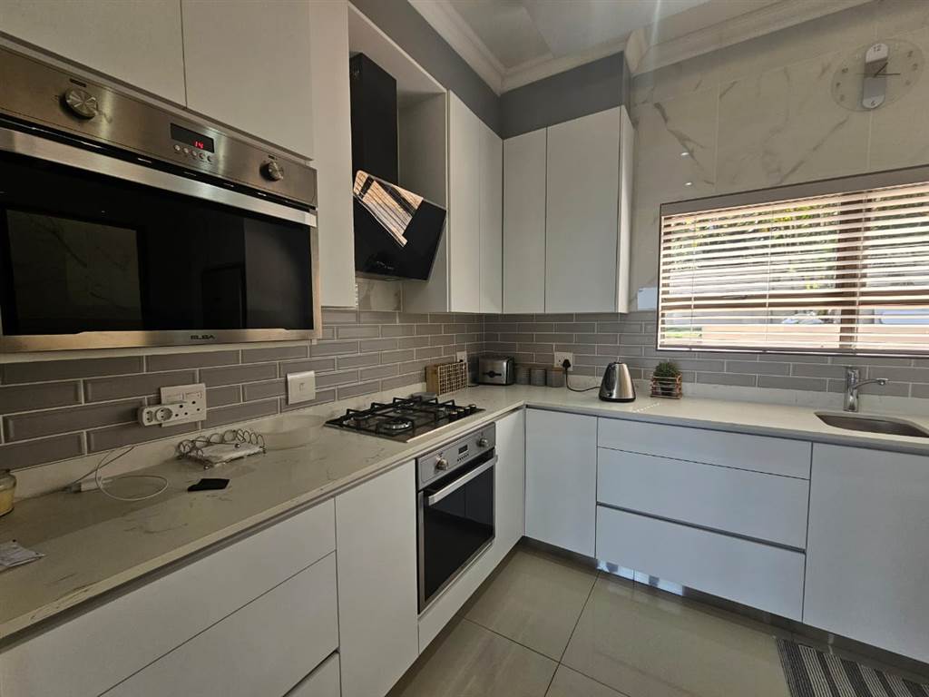 6 Bed House in Ballito photo number 8