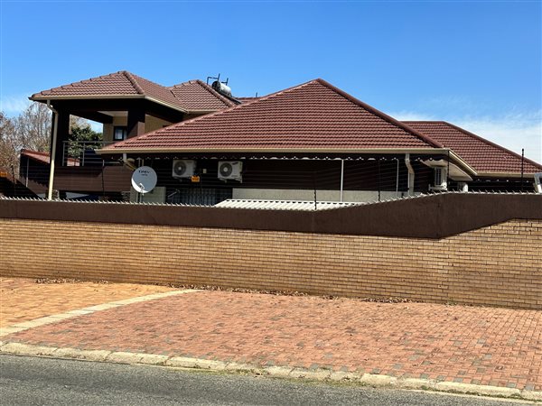 5 Bedroom House 5 Bedroom House