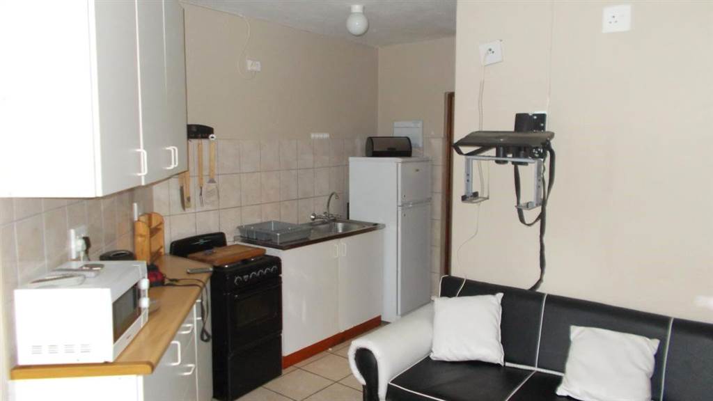 2 Bed Apartment in Uvongo photo number 4