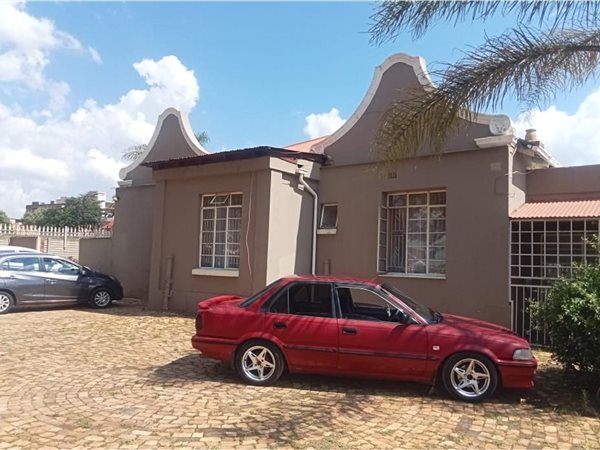 12 Bed House in Krugersdorp Central