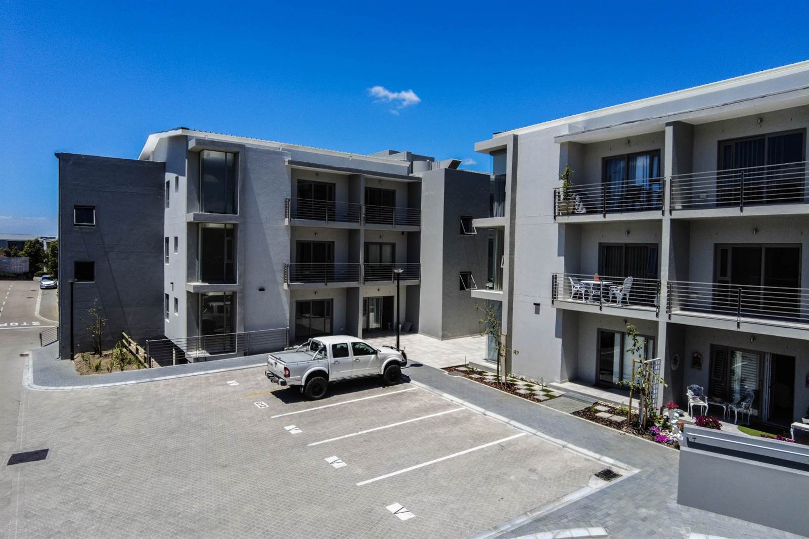 1 Bed Apartment in Stellenberg photo number 2