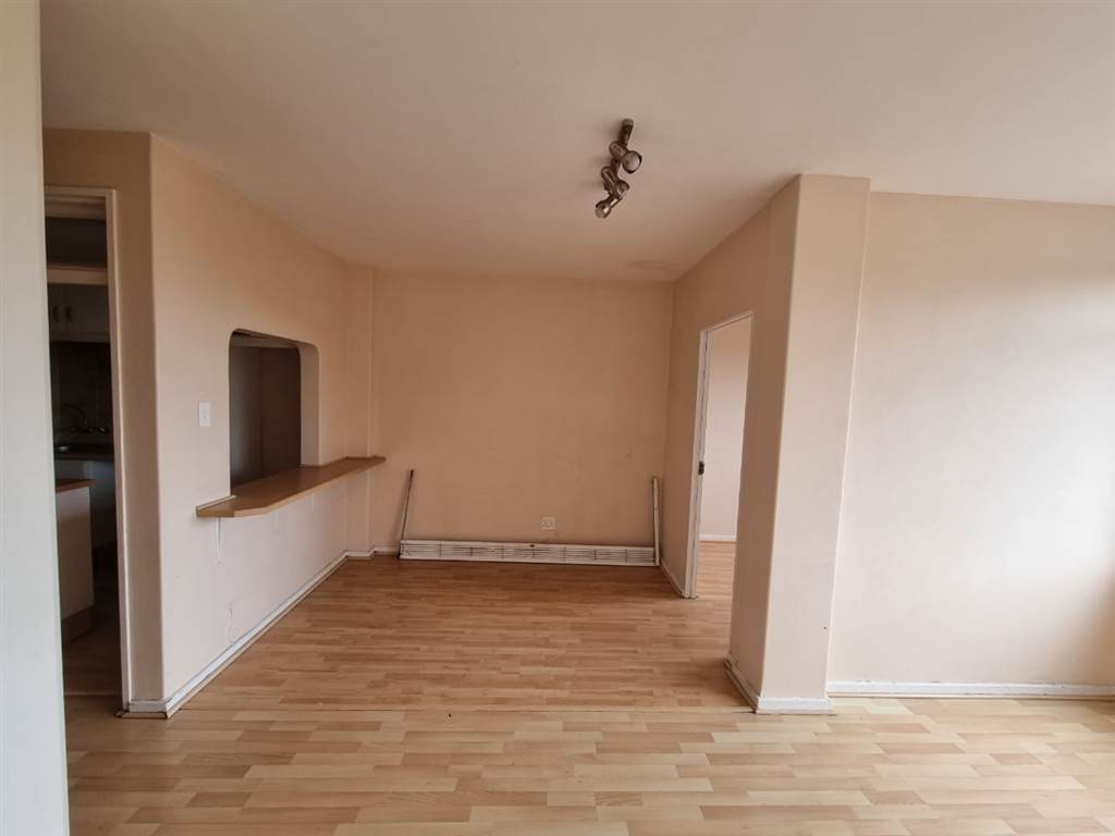 1 Bed Apartment in Essenwood photo number 5