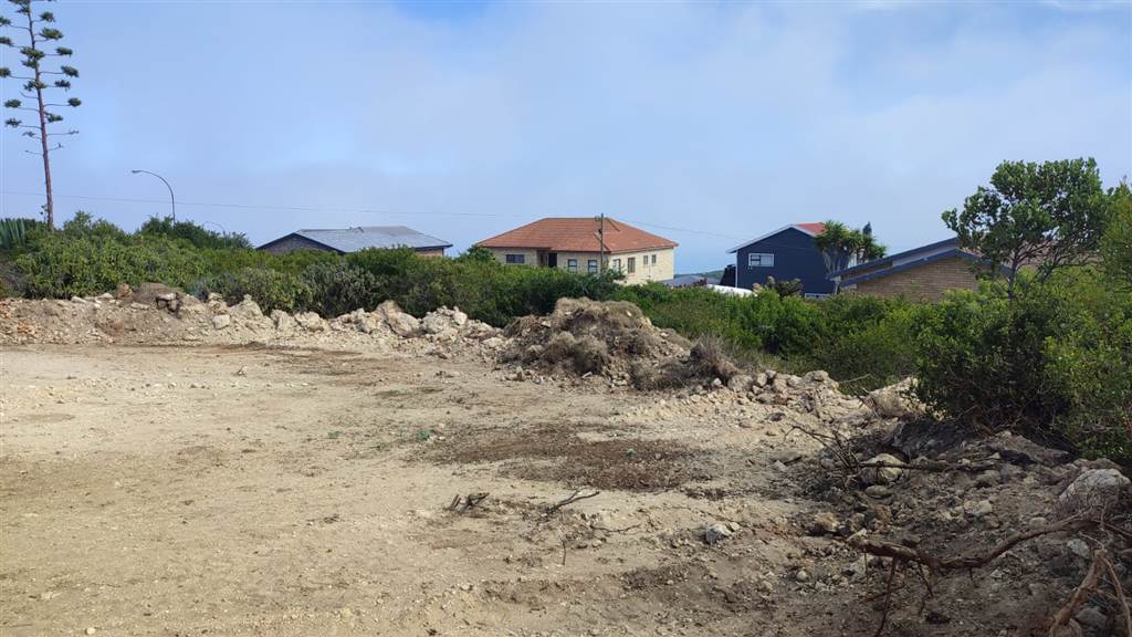 882 m² Land available in Dana Bay photo number 4