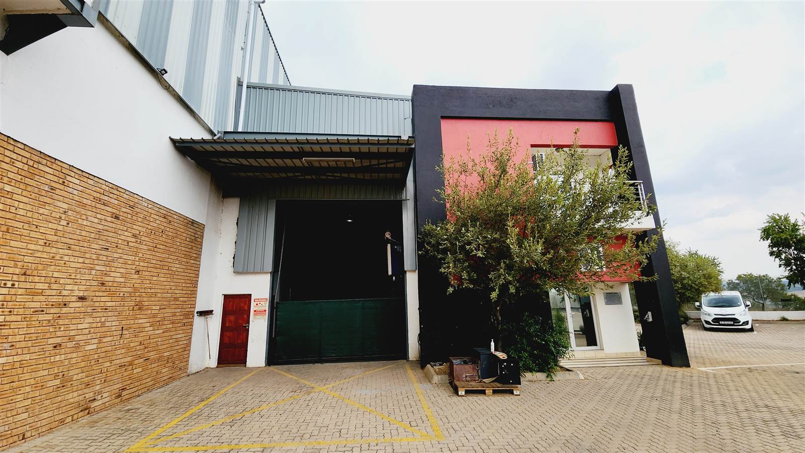 377  m² Industrial space in Lanseria and surrounds photo number 1