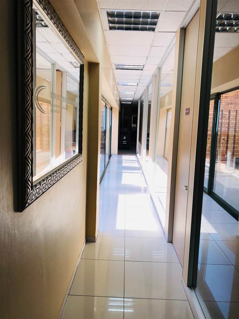 400  m² Commercial space in Woodmead photo number 7