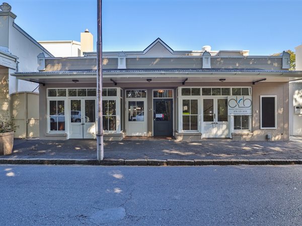 400  m² Commercial space in Wynberg Upper