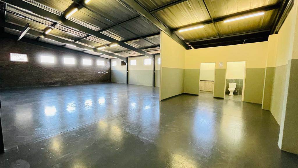 550  m² Industrial space in Krugersdorp North photo number 3