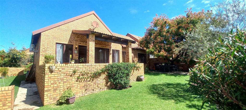 3 Bed Simplex in Lonehill photo number 16