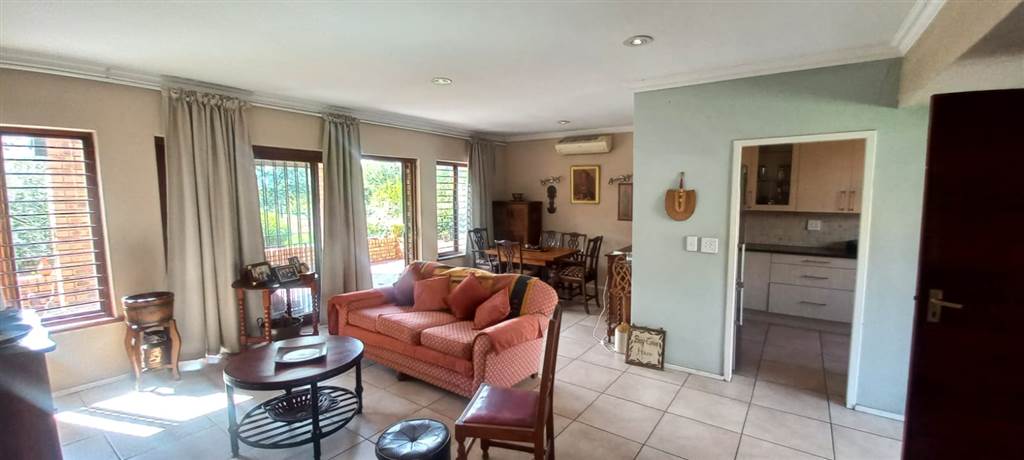 3 Bed Simplex in Lonehill photo number 6