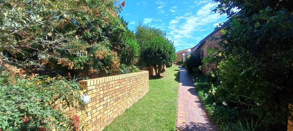 3 Bed Simplex in Lonehill photo number 15