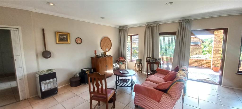 3 Bed Simplex in Lonehill photo number 4