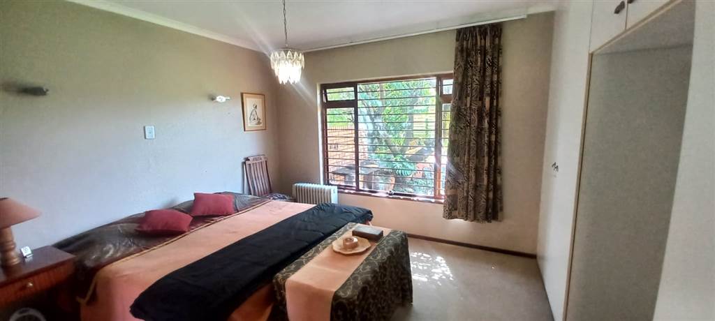 3 Bed Simplex in Lonehill photo number 10