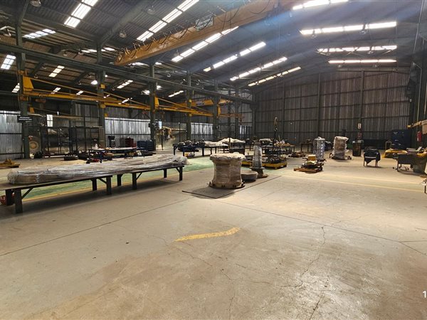 4 700  m² Industrial space