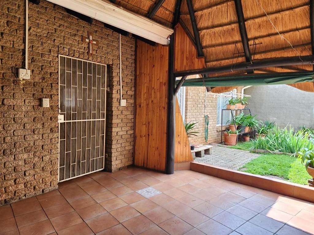 3 Bed Townhouse in Rustenburg Central photo number 9