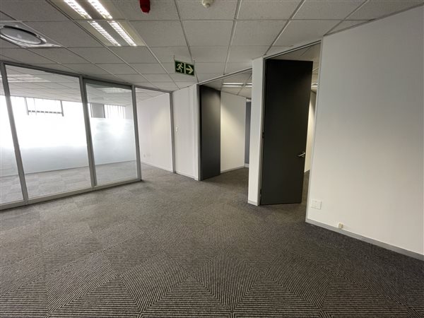 326  m² Commercial space