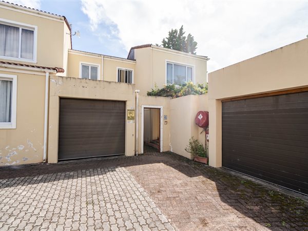 3 Bed Townhouse in Grahamstown Central