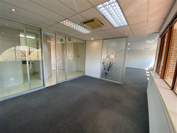 251  m² Commercial space