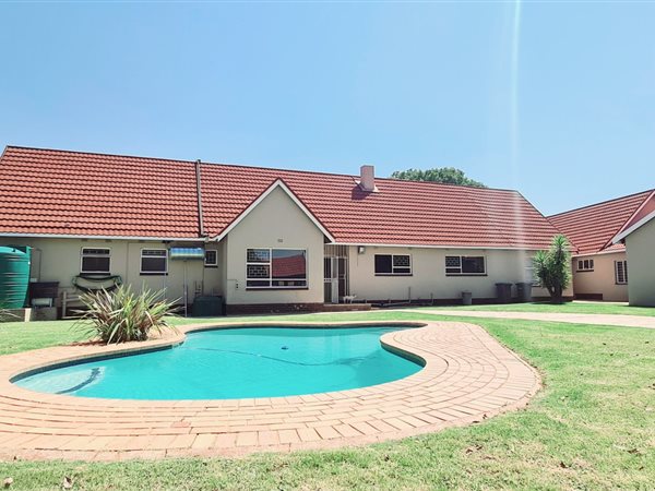 4 Bed House in Robin Park