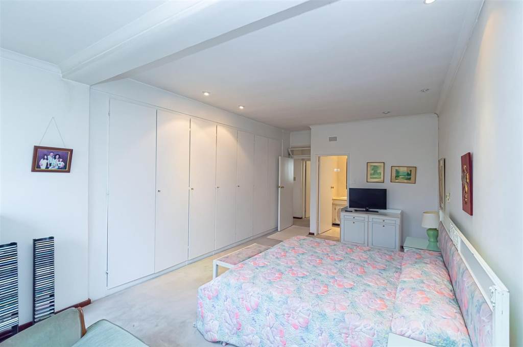 3 Bed Apartment in Bedfordview photo number 9