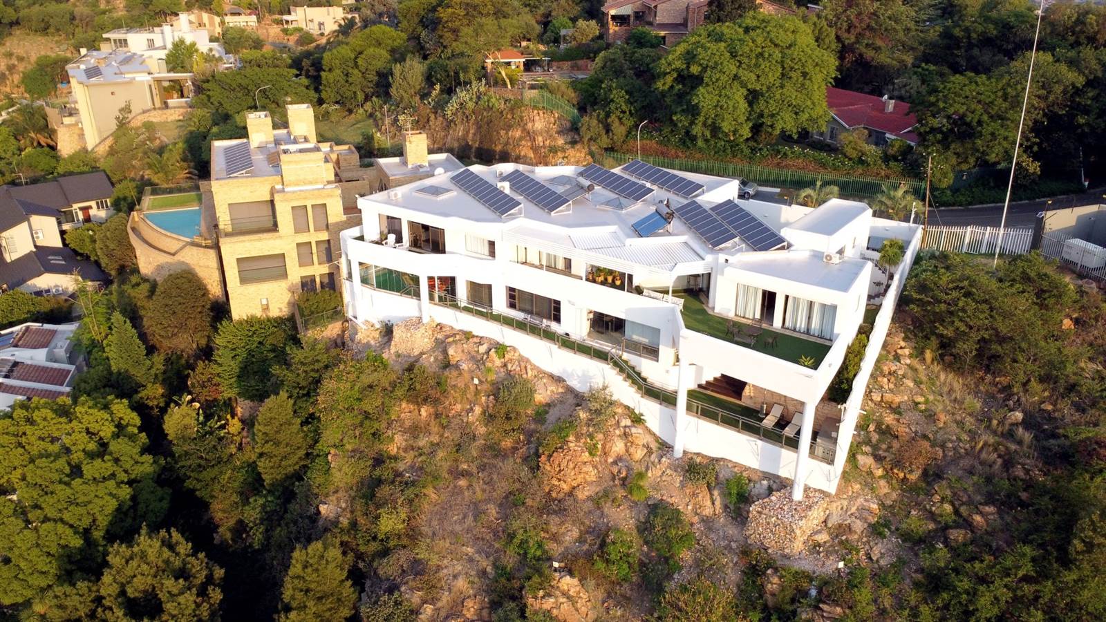5 Bed House in Northcliff photo number 2
