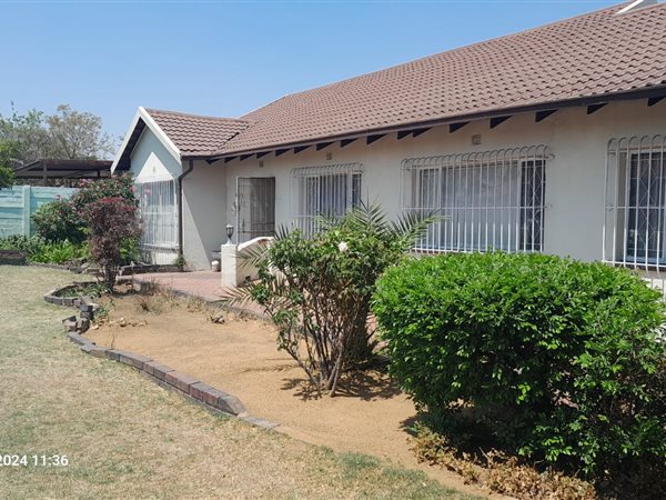 5 Bedroom House 5 Bedroom House