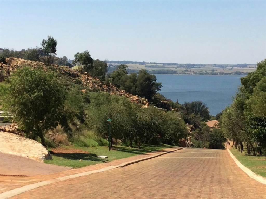 841 m² Land available in Kungwini Country Estate photo number 3
