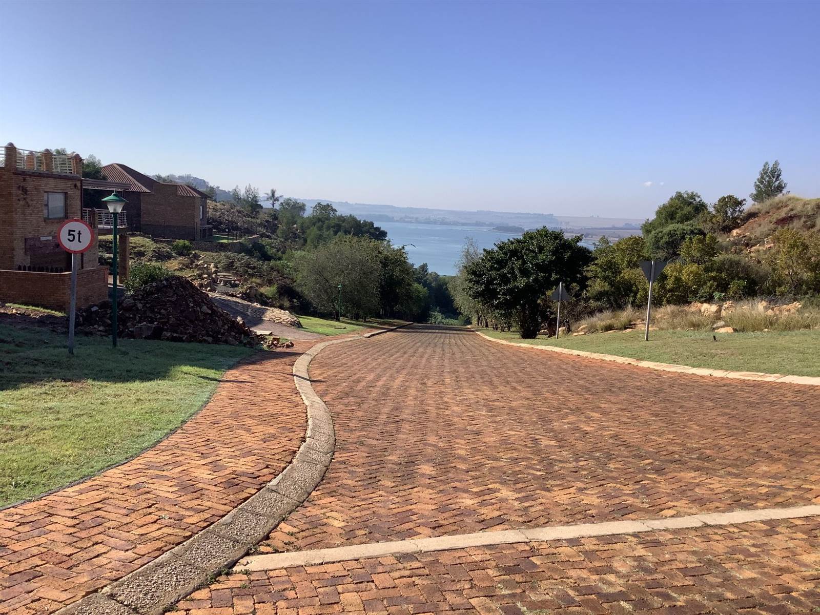 841 m² Land available in Kungwini Country Estate photo number 5