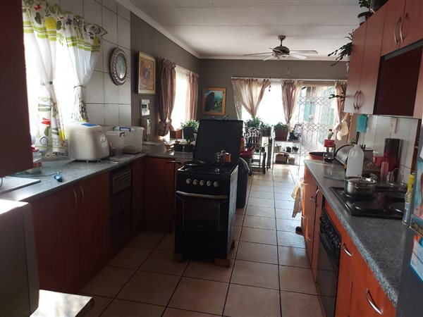 3 Bed Townhouse in Kanonkop