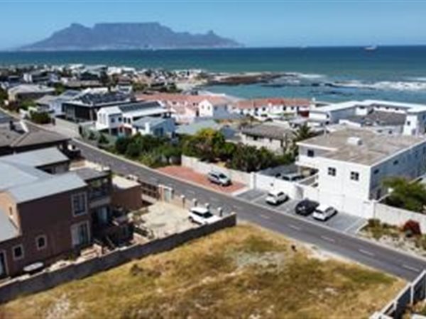 627 m² Land available in Bloubergstrand