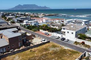 627 m² Land available in Bloubergstrand photo number 1