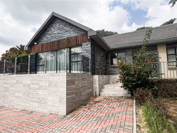 4 Bedroom House 4 Bedroom House
