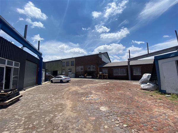 200  m² Industrial space in Maraisburg