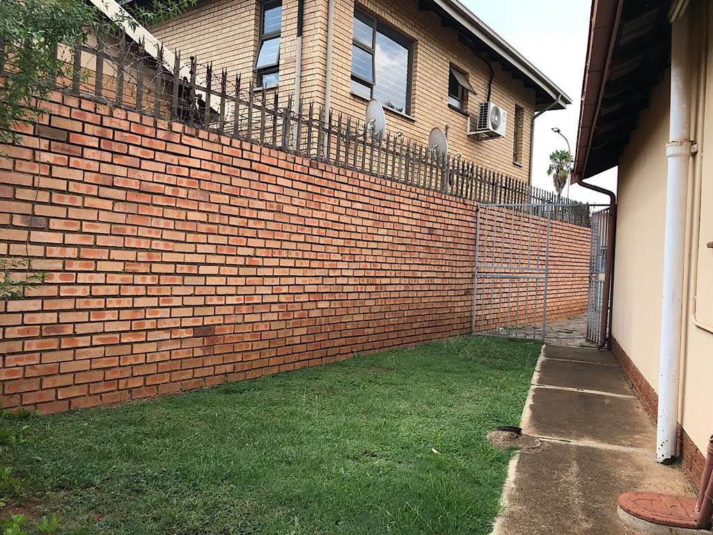 3 Bed House in Lenasia photo number 8