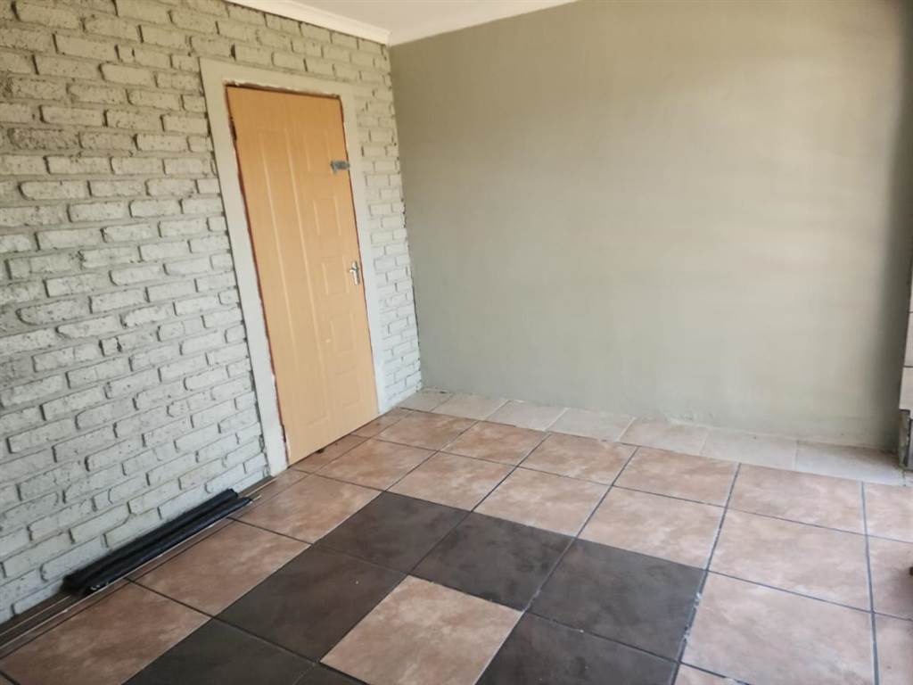 9 Bed House in Vereeniging photo number 11