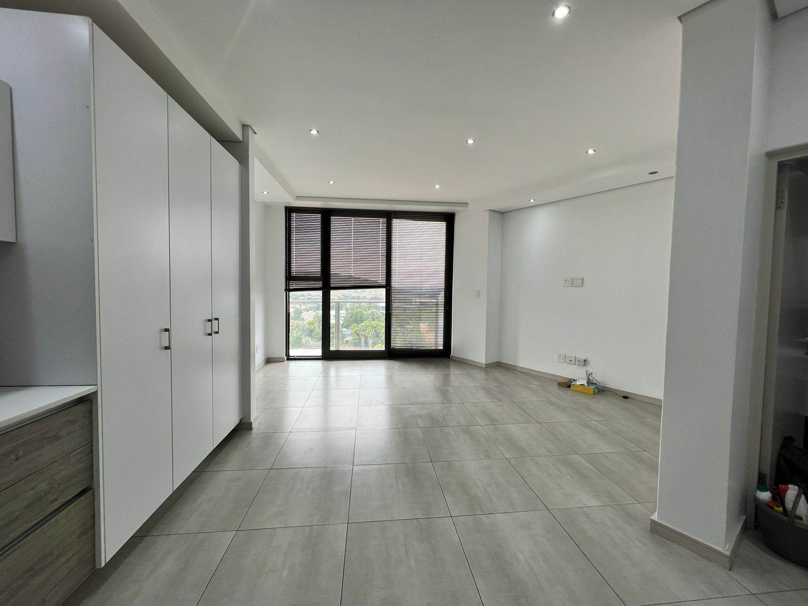 1 Bed Apartment in Bedfordview photo number 1