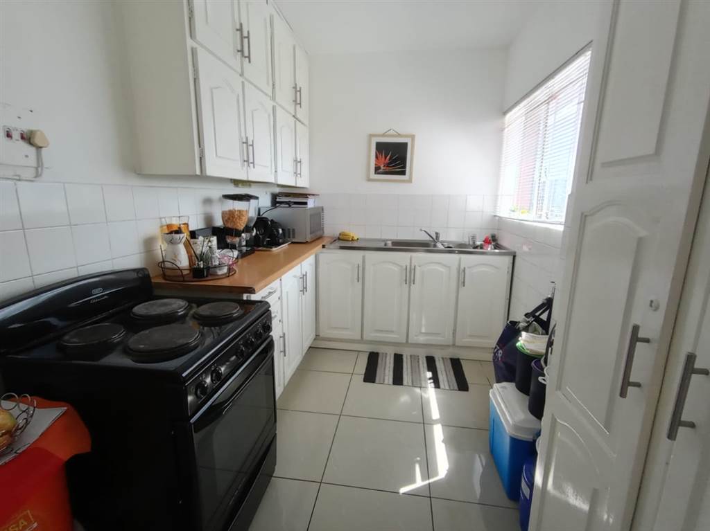 2 Bed Flat in Pinetown Central photo number 5