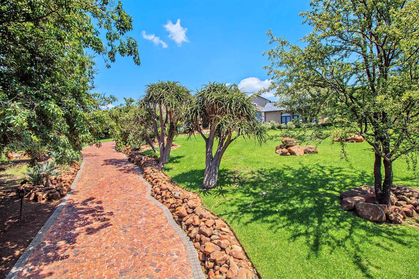 4 Bed House in Mooikloof Equestrian Estate photo number 13