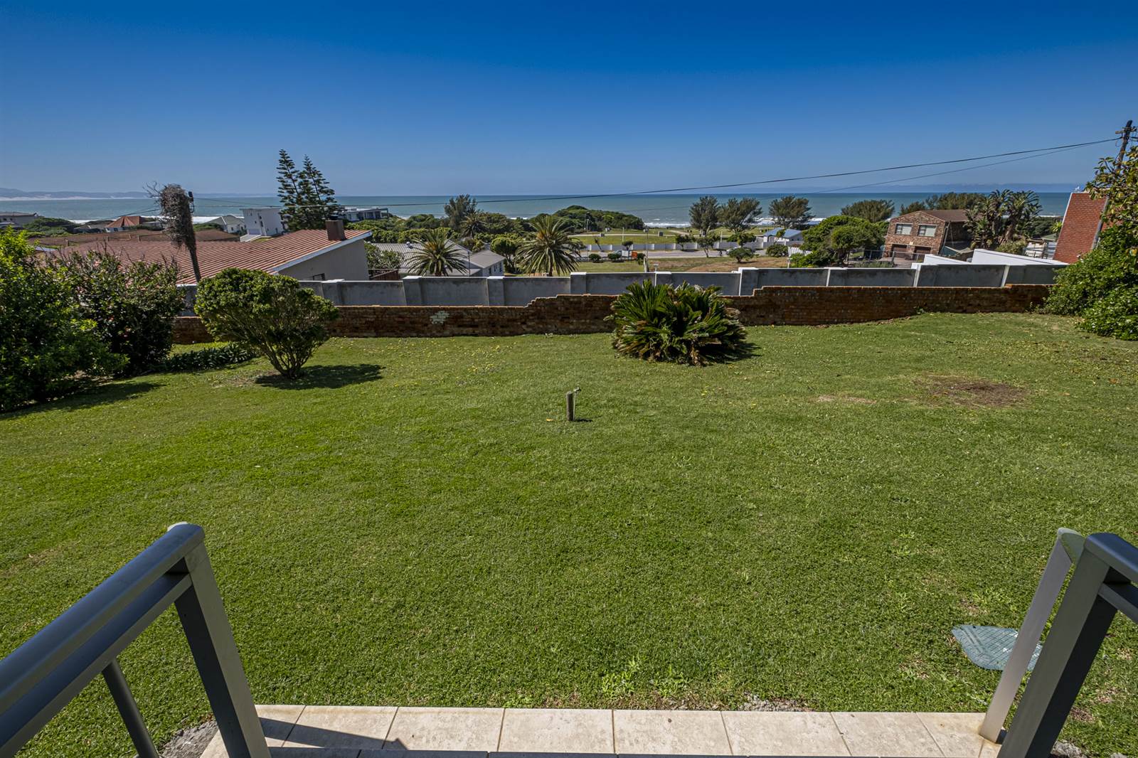 9 Bed House in Jeffreys Bay photo number 2