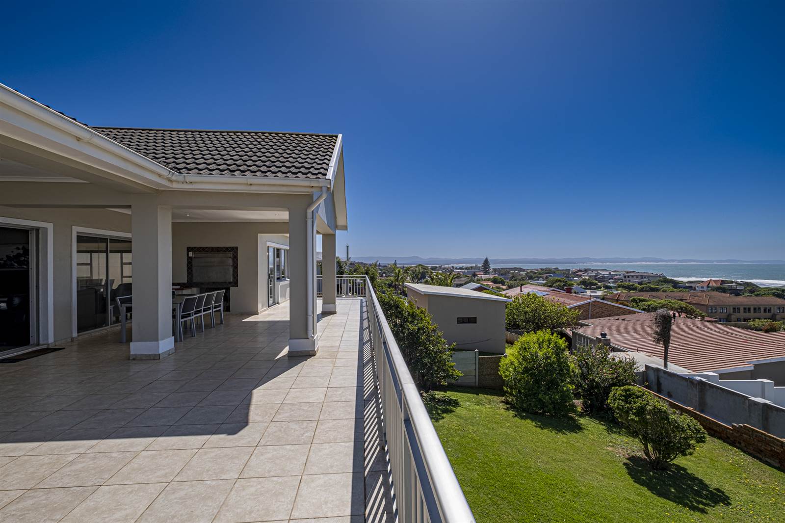 9 Bed House in Jeffreys Bay photo number 6