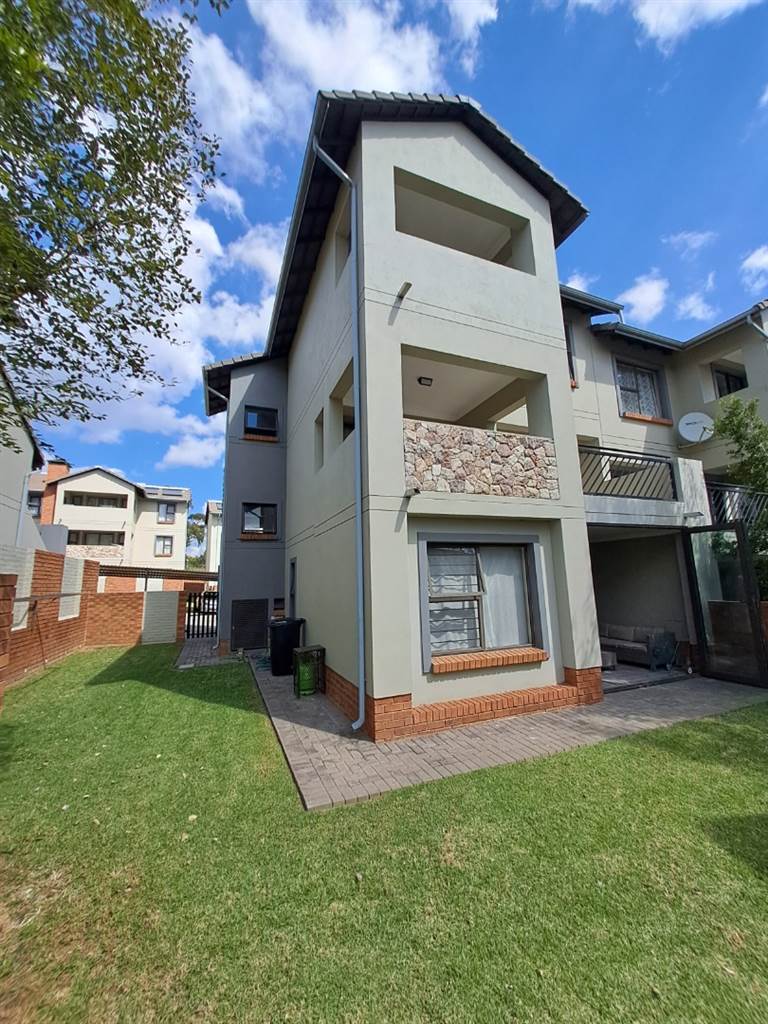 3 Bed Townhouse in Kyalami Hills photo number 29