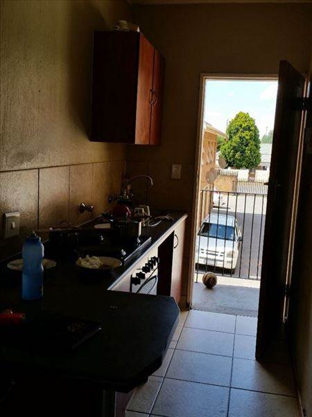 2 Bed Apartment in Kempton Park Central photo number 2