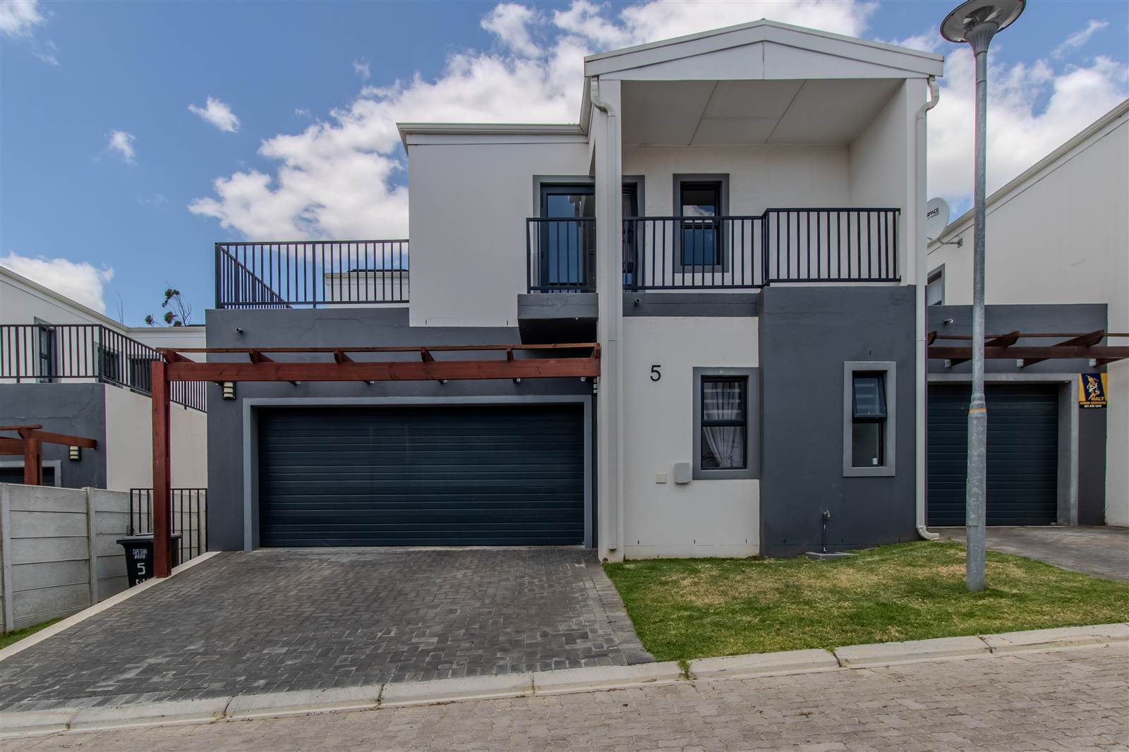 3 Bed Townhouse in Langeberg Heights photo number 1