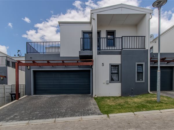 3 Bed Townhouse in Langeberg Heights