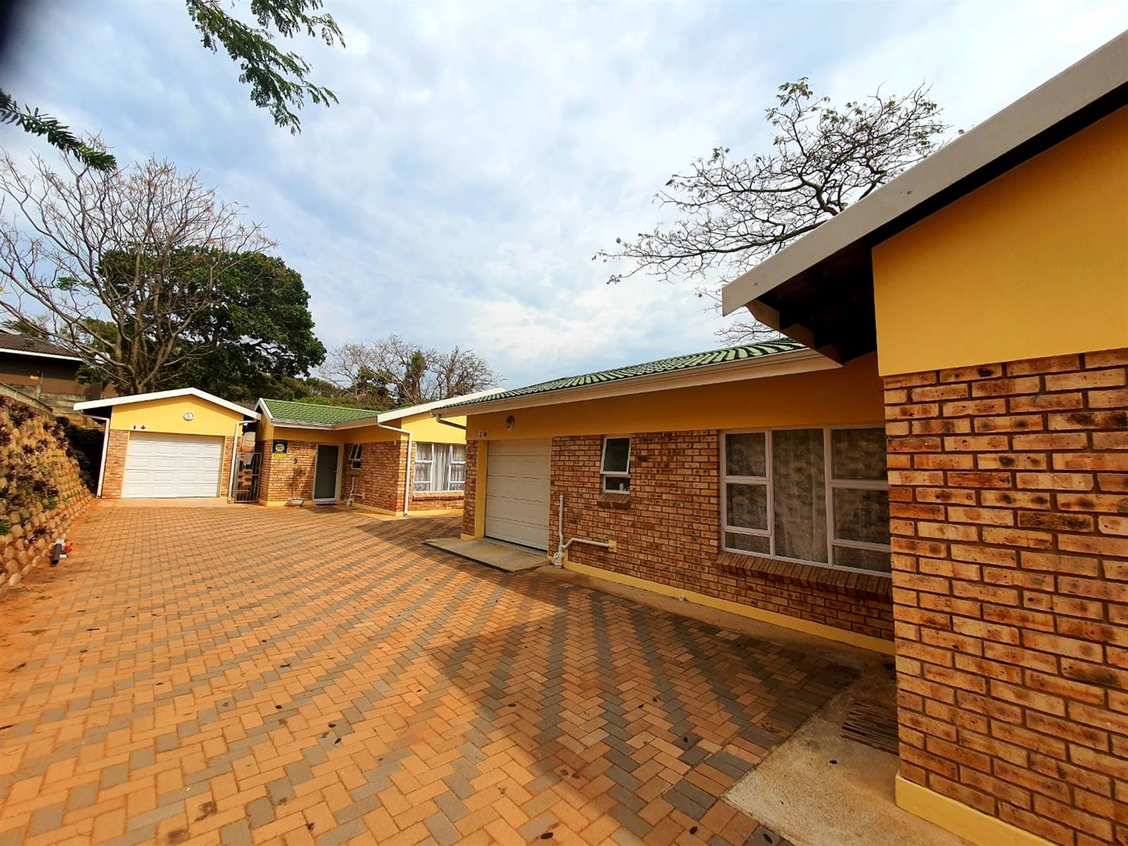 3 Bed Townhouse in Uvongo photo number 1