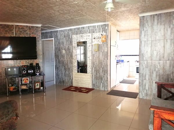 2 Bedroom House 2 Bedroom House