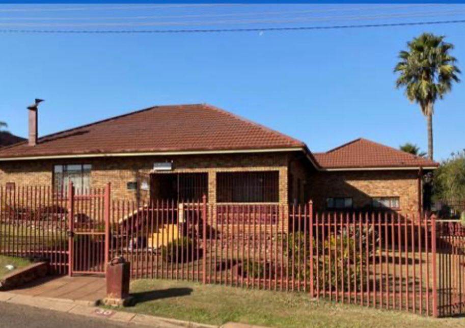 5 Bed House in Laudium photo number 1