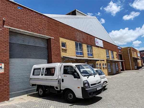 972  m² Industrial space