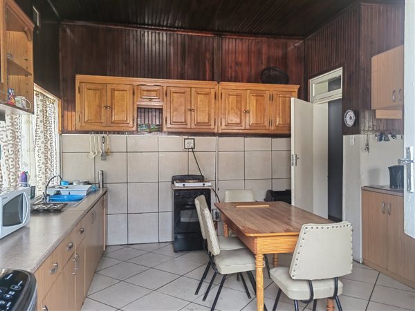 4 Bedroom House 4 Bedroom House