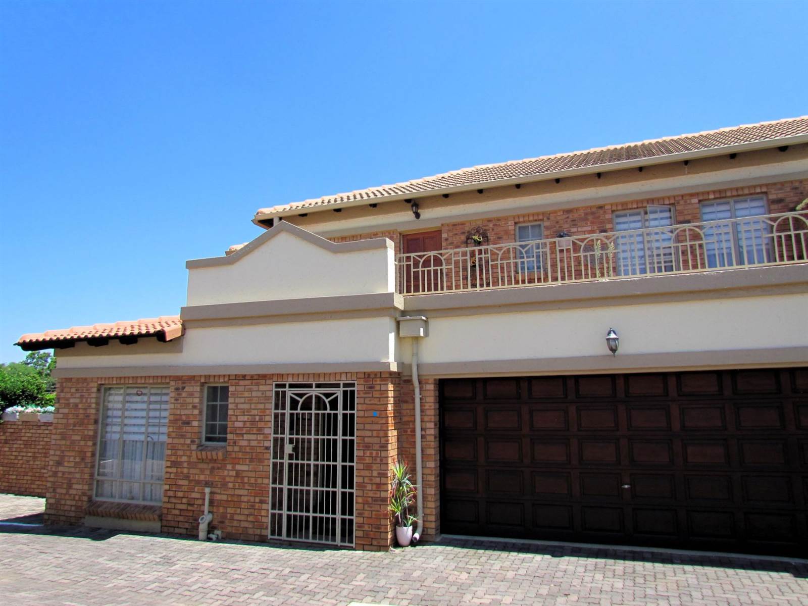 4 Bed Townhouse in Moreleta Park photo number 19
